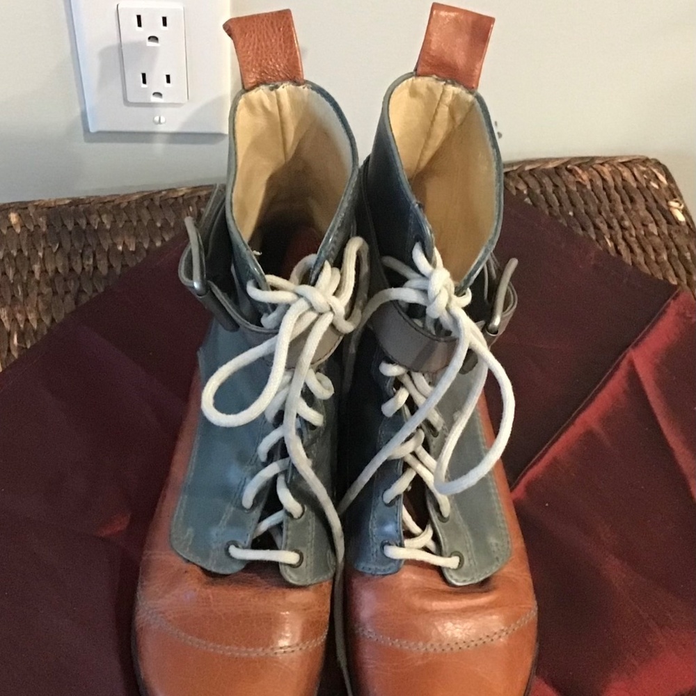 John Fluevog  Vintage inspired Jenna Boots size 6 - Picture 3 of 6